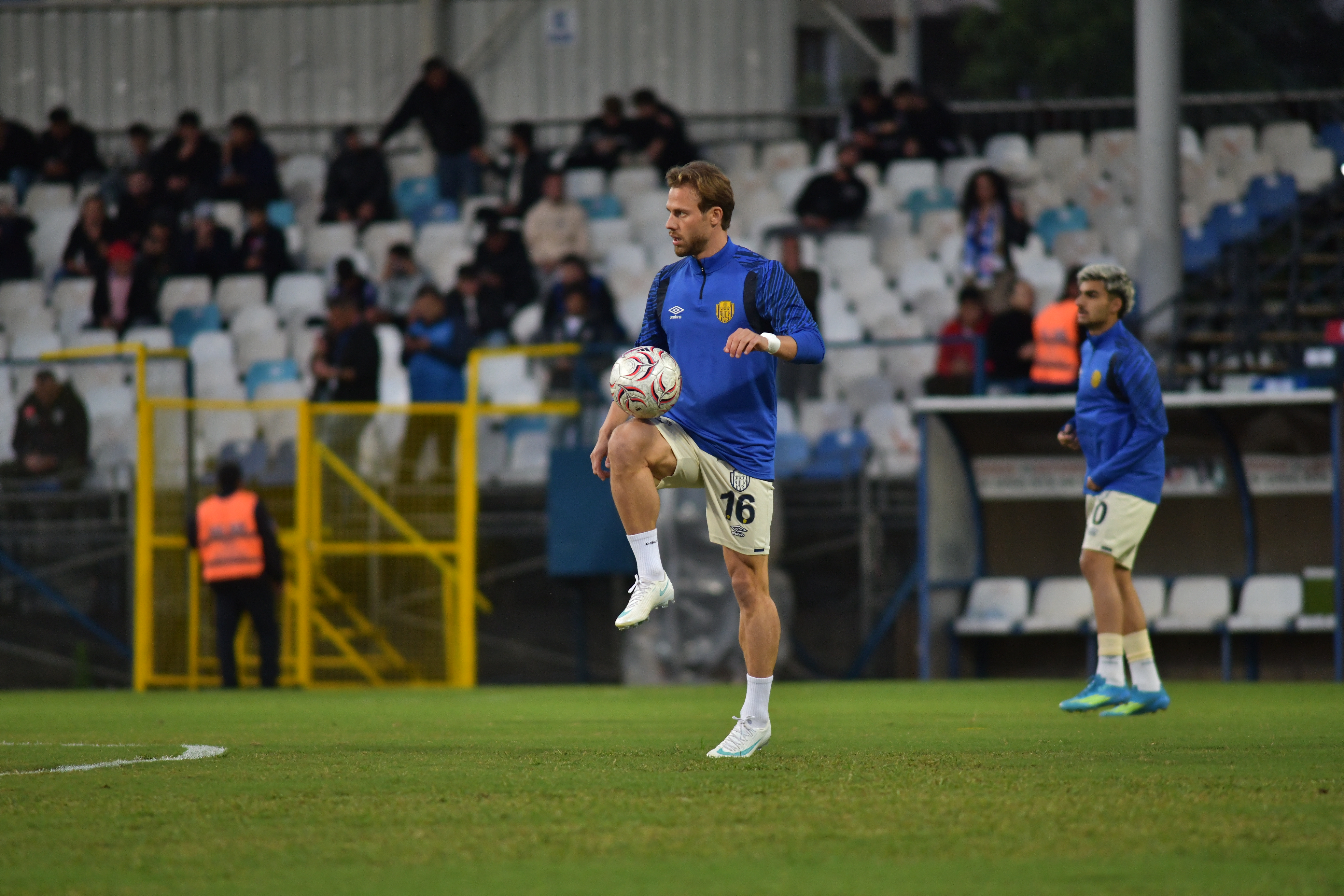 Takımımız ısınıyor. #MKEAnkaragücü 💛💙 – görsel 2