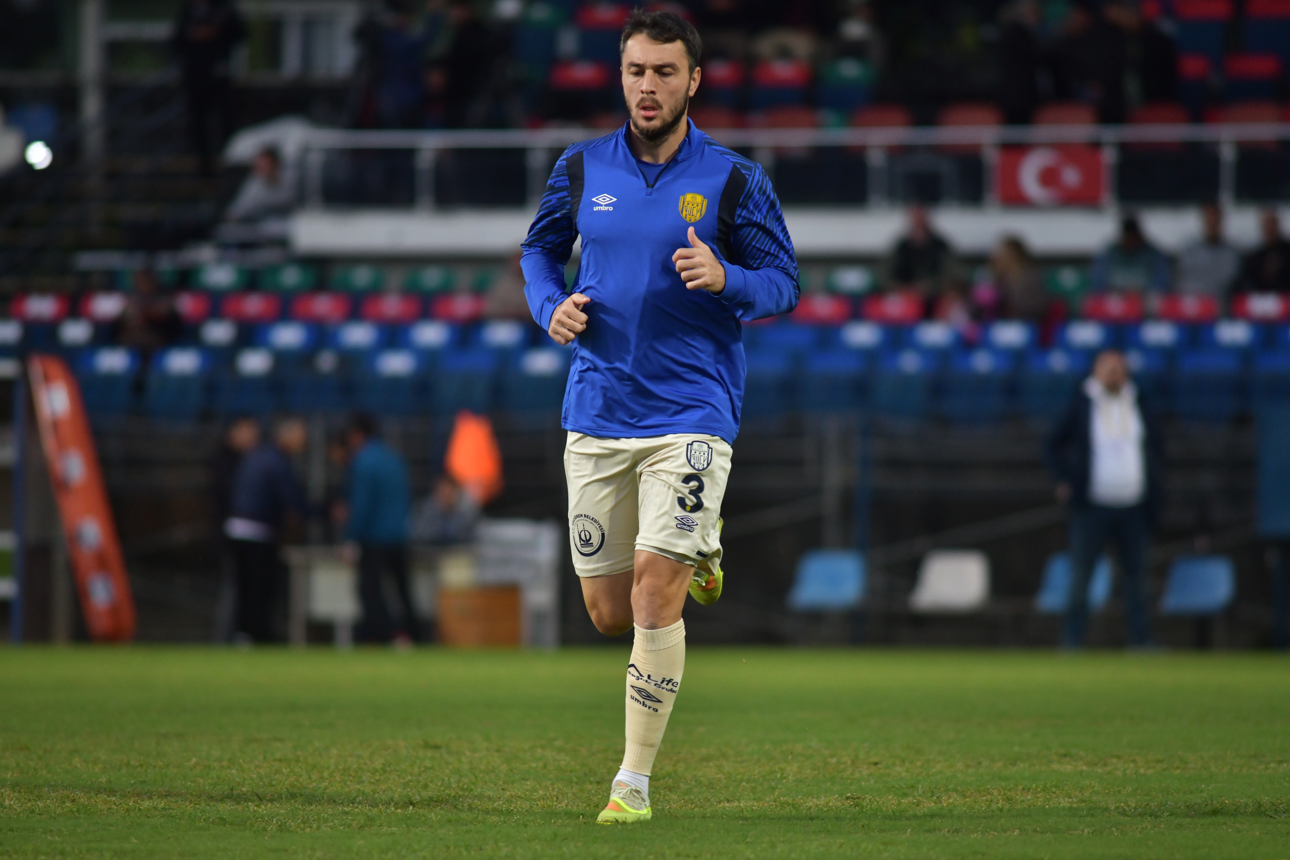 Takımımız ısınıyor. #MKEAnkaragücü 💛💙 – görsel 3