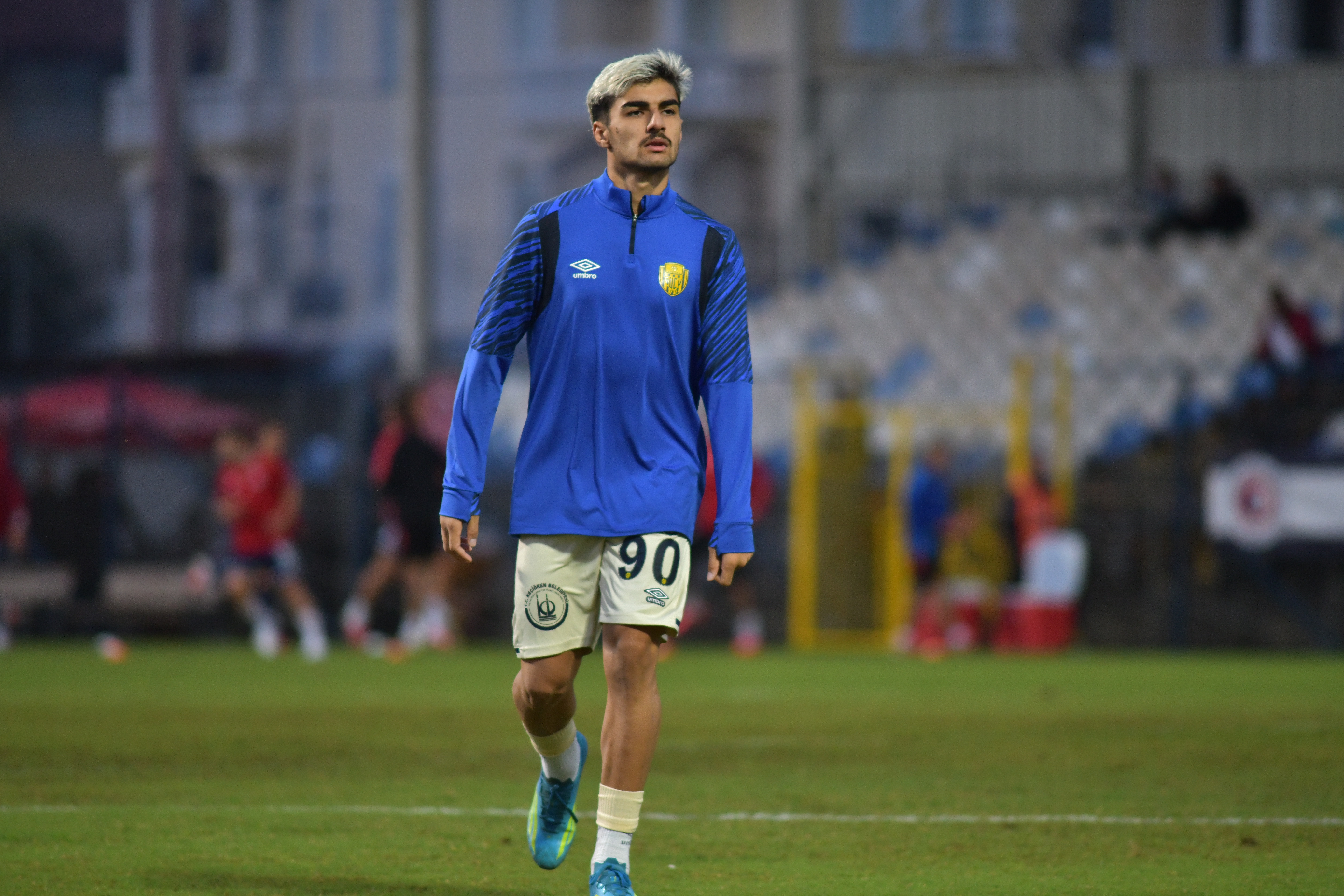 Takımımız ısınıyor. #MKEAnkaragücü 💛💙 – görsel 4