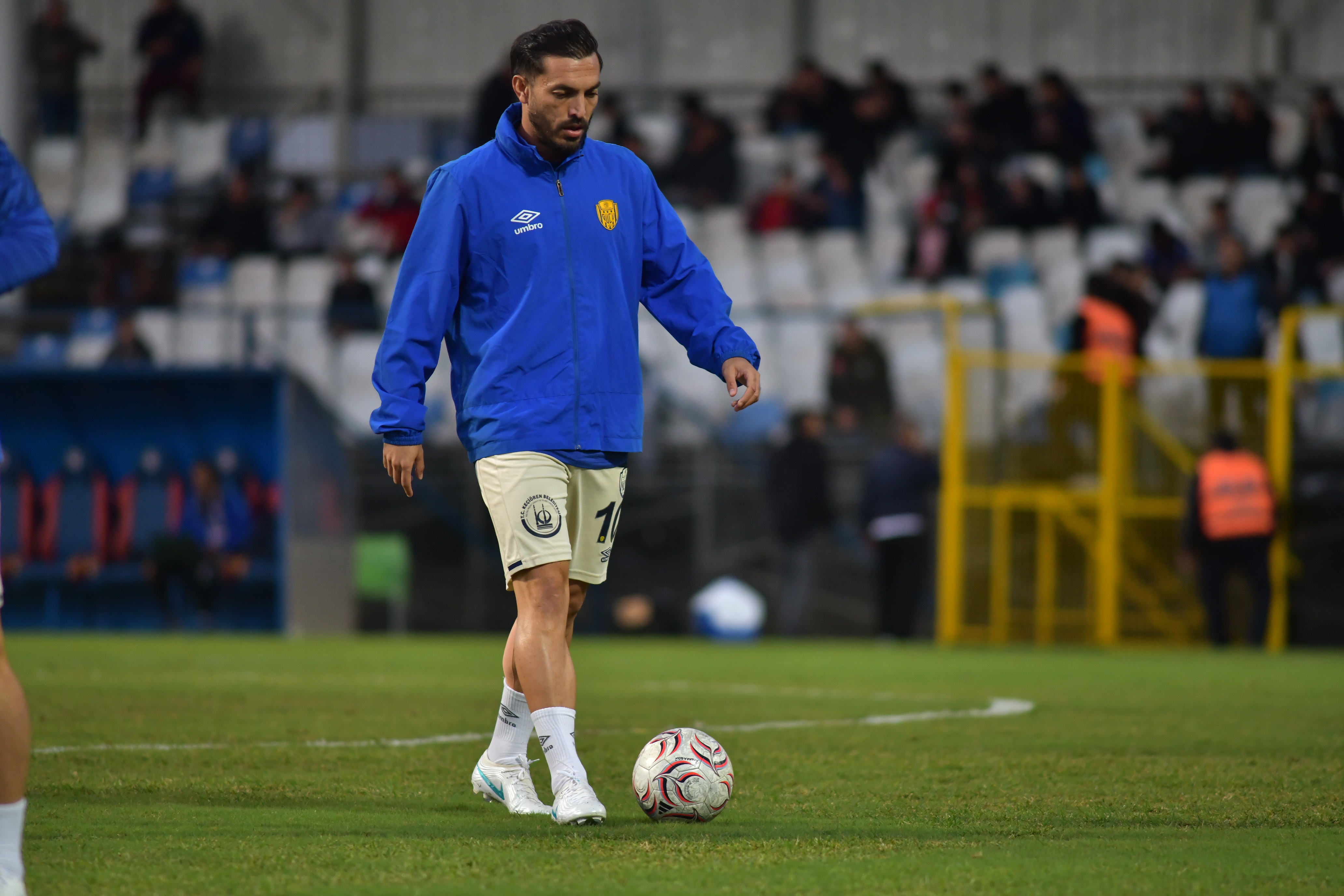 Takımımız ısınıyor. #MKEAnkaragücü 💛💙 – görsel 8