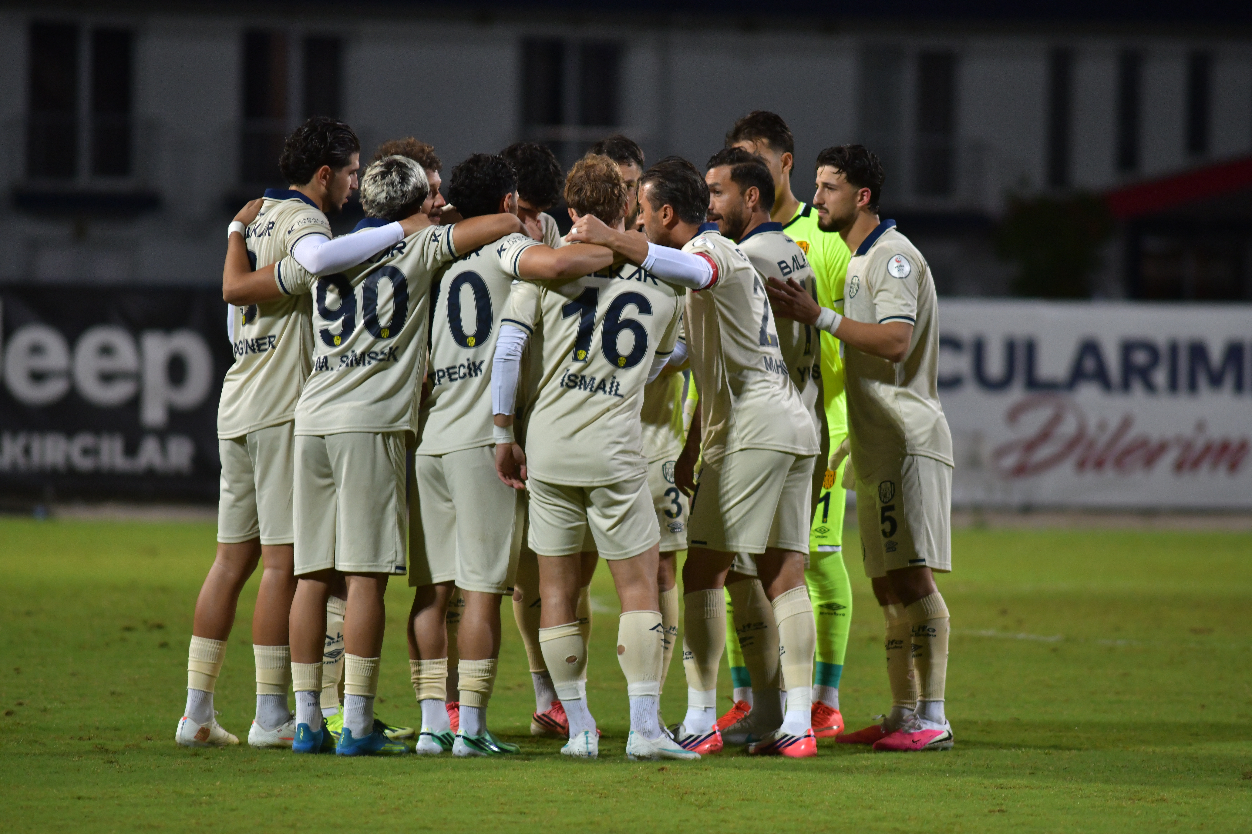 📸 İlk Yarıdan Kareler #MKEAnkaragücü 💛💙 – görsel 12