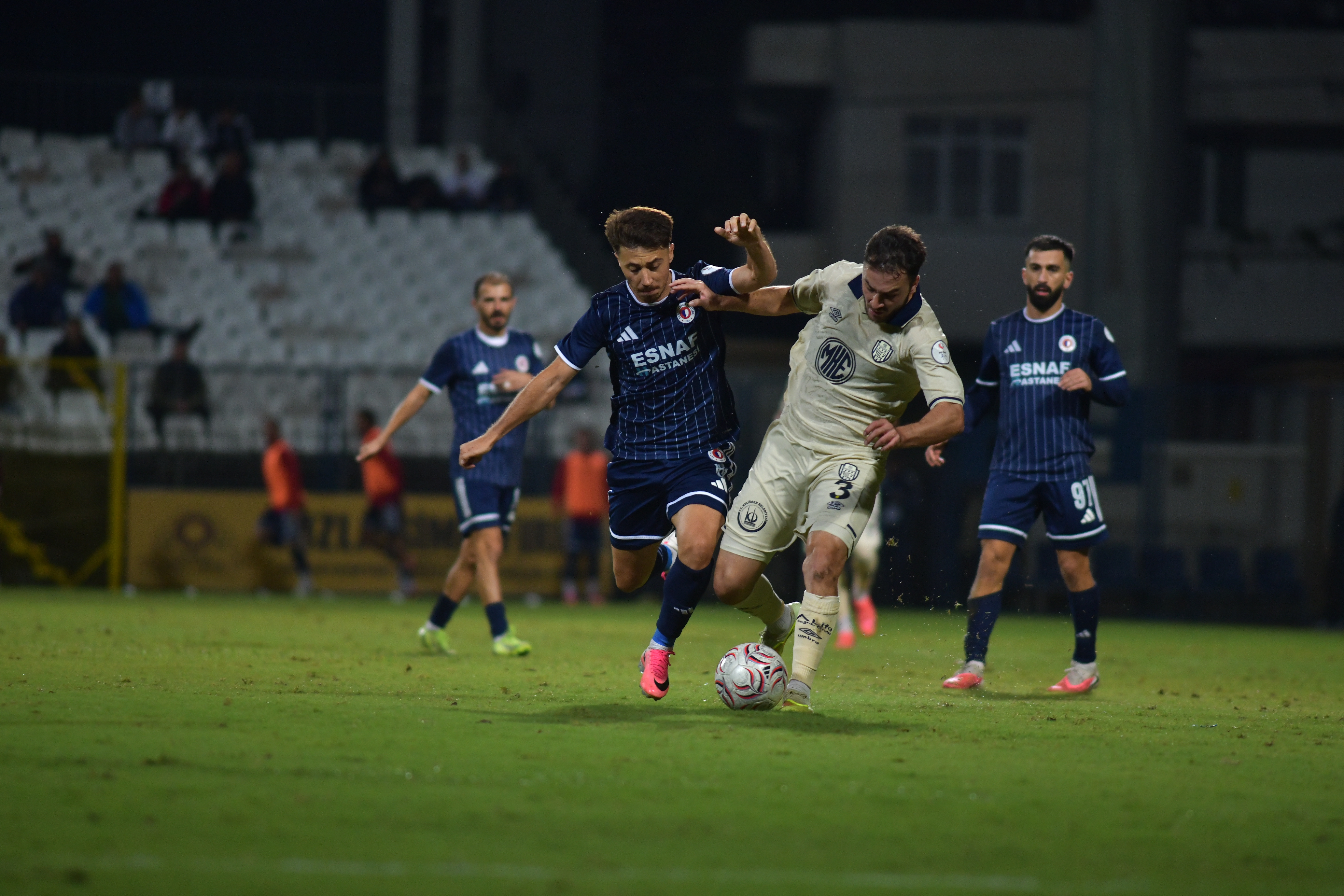 📸 İlk Yarıdan Kareler #MKEAnkaragücü 💛💙 – görsel 1