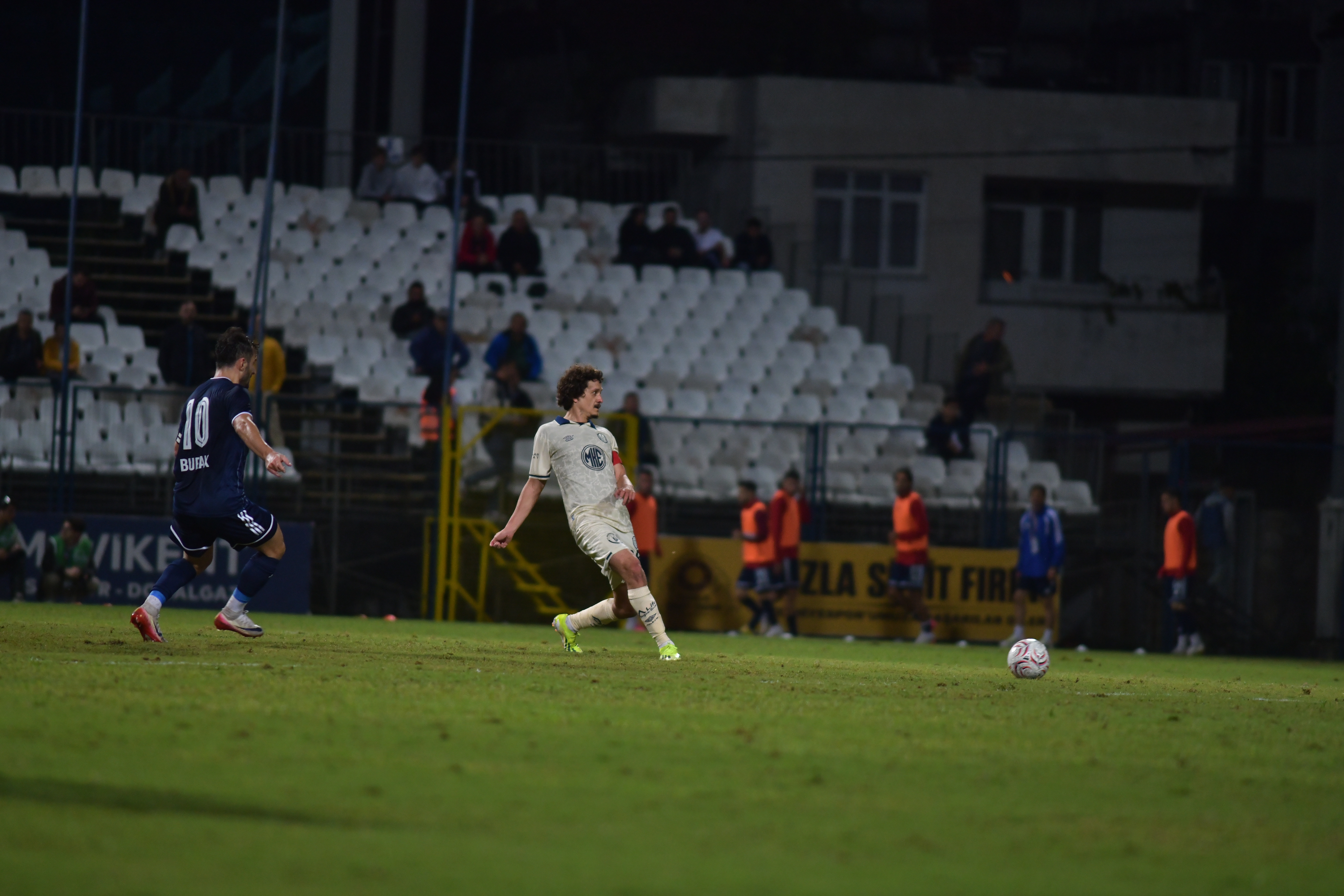 📸 İlk Yarıdan Kareler #MKEAnkaragücü 💛💙 – görsel 4