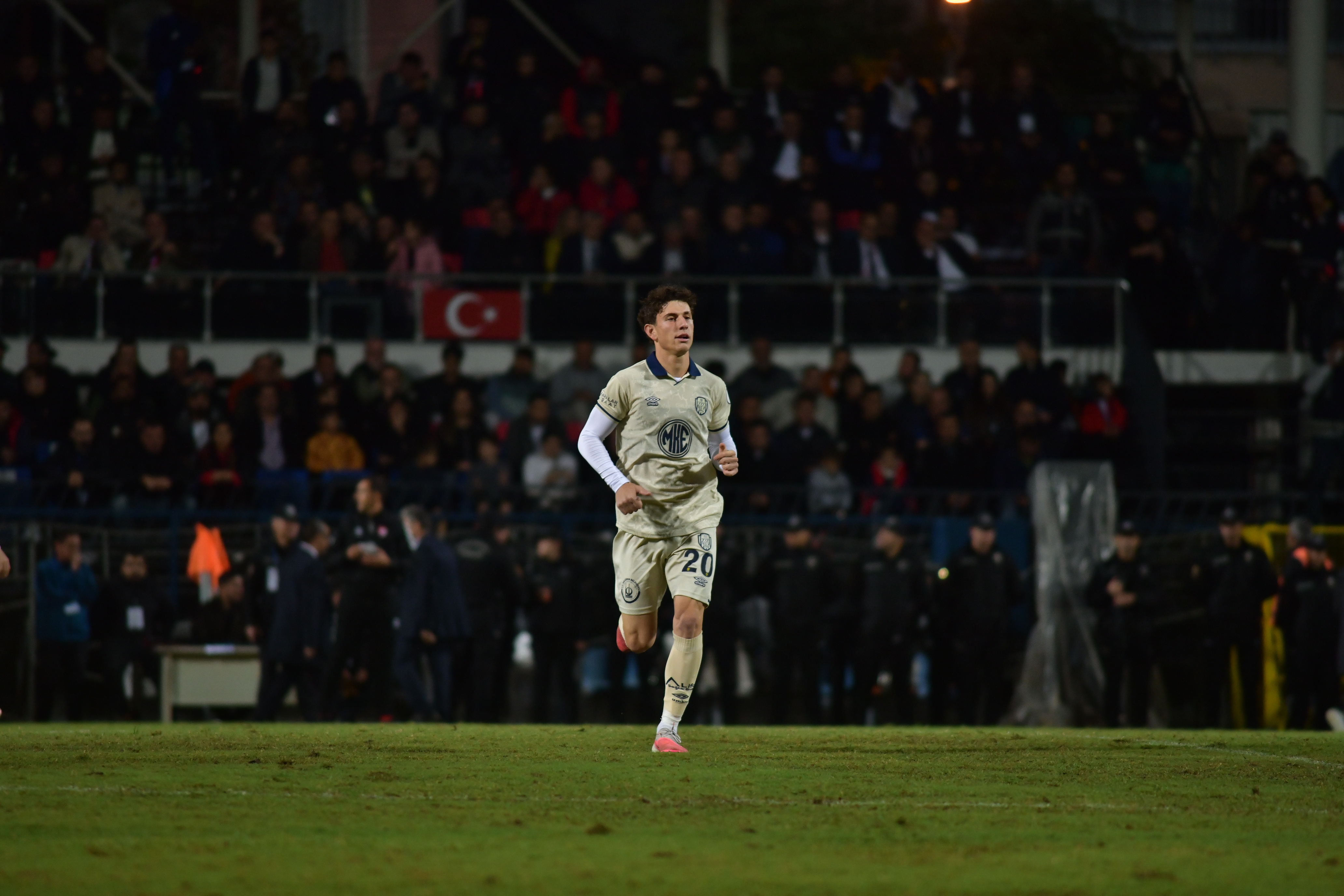 📸 İkinci Yarıdan Kareler #MKEAnkaragücü 💛💙 – görsel 6