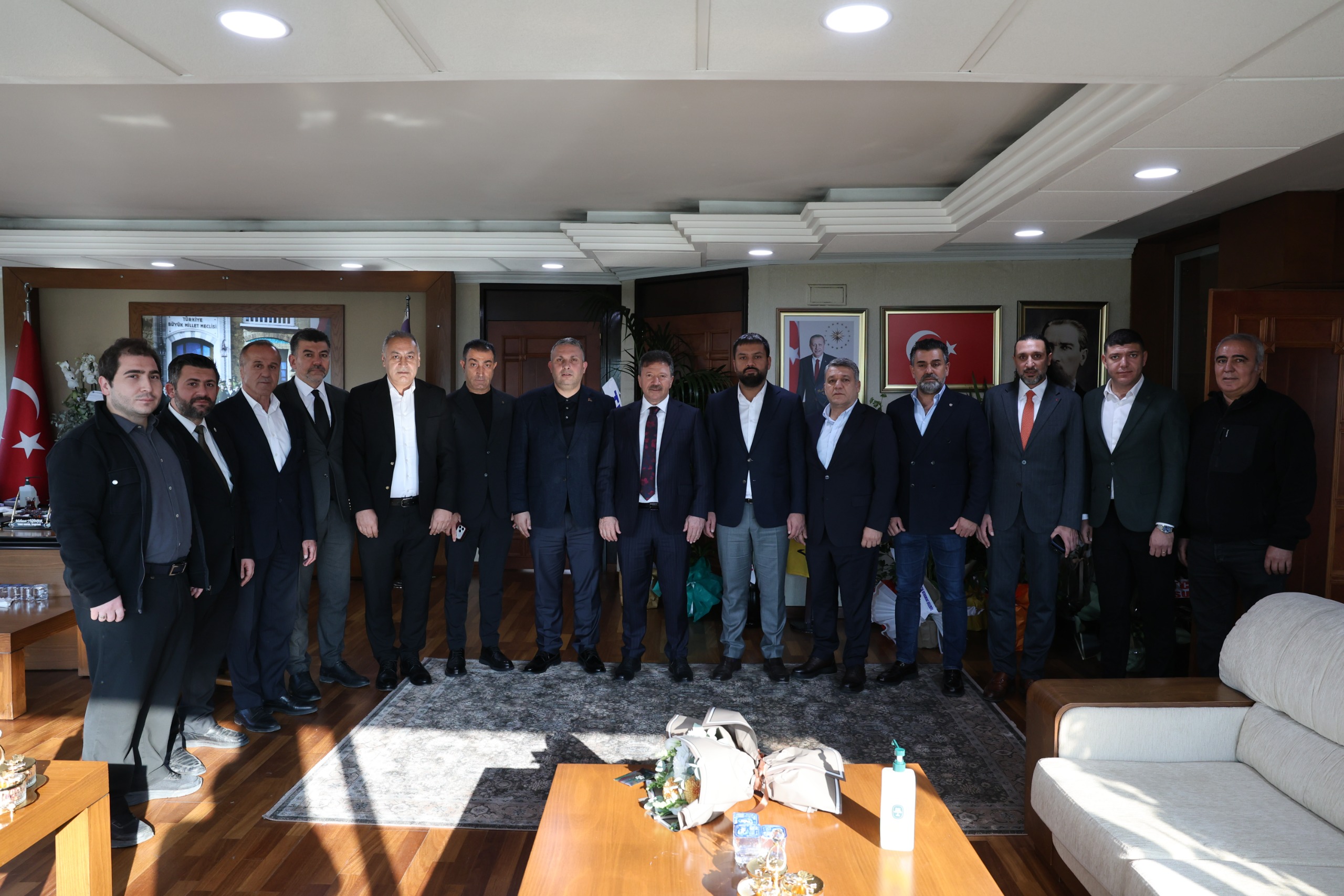 Kulüp Başkanımız ve Yönetim Kurulu Üyelerimiz, Türkiye Esnaf ve Sanatkârları Konfederasyonu (TESK) Genel Başkanlığına seçilen, kulübümüzün Onursal Başkanı Sayın Mehmet Yiğiner’e hayırlı olsun ziyaretinde bulundu. – görsel 1