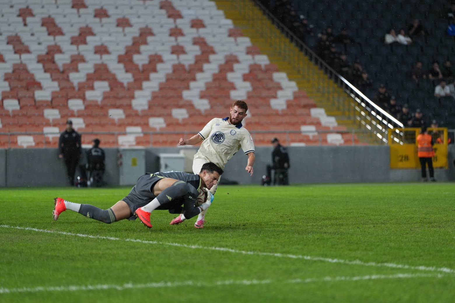 📸 İlk Yarıdan Kareler #MKEAnkaragücü 💛💙 – görsel 2