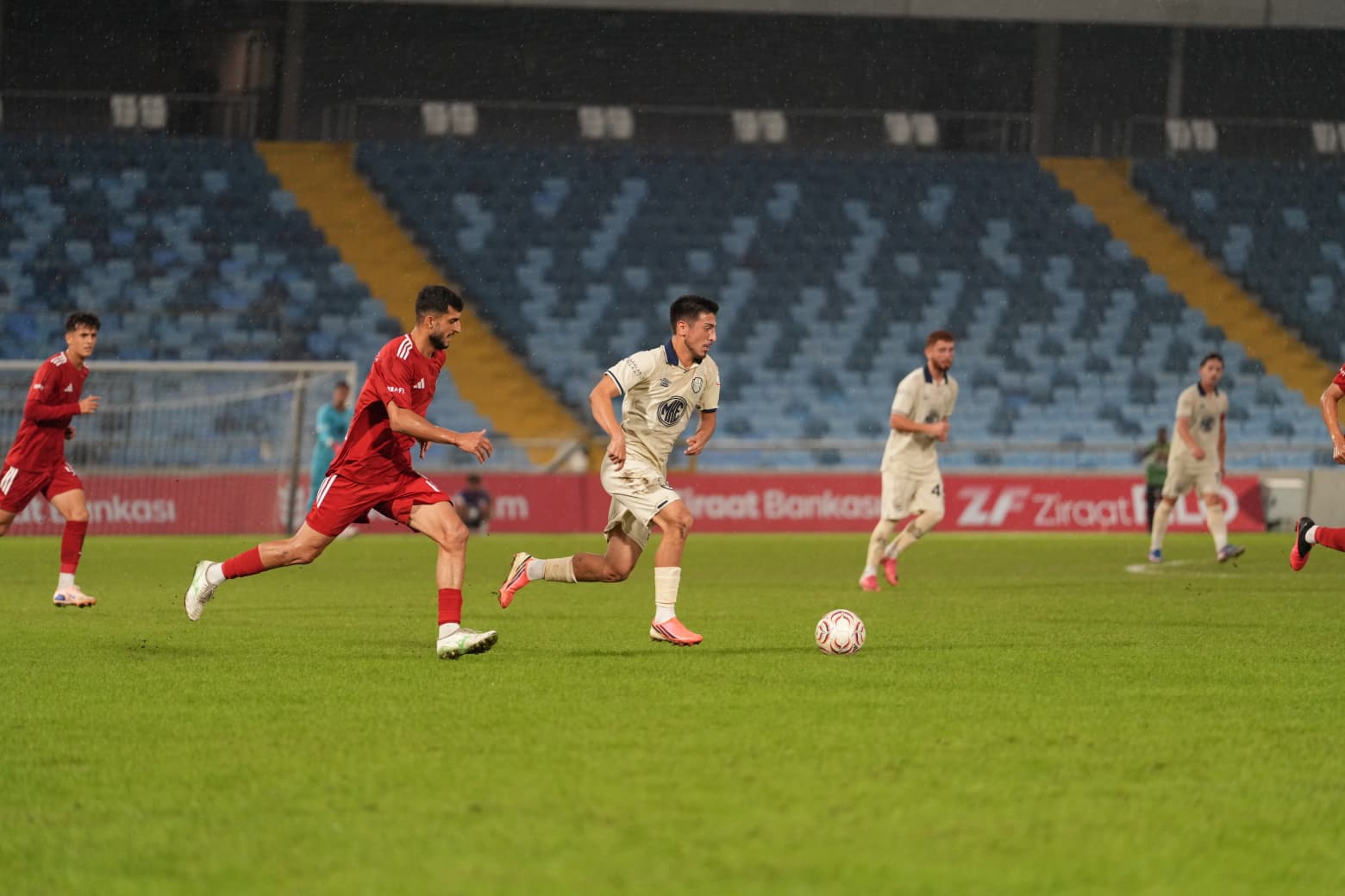📸 İlk Yarıdan Kareler #MKEAnkaragücü 💛💙 – görsel 1